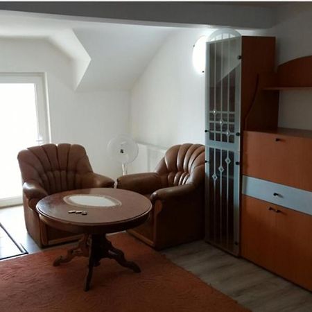 Habibi Aparthotel Pascani ภายนอก รูปภาพ