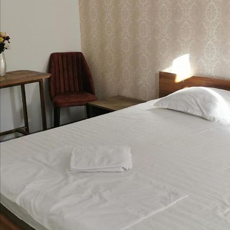 Habibi Aparthotel Pascani ภายนอก รูปภาพ