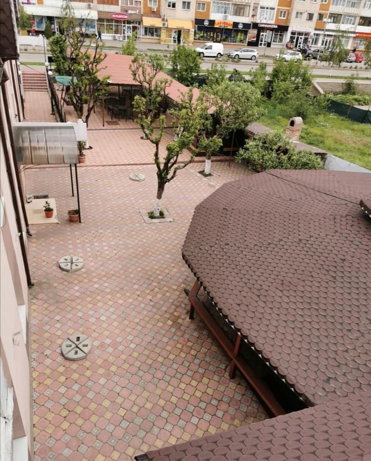Habibi Aparthotel Pascani ภายนอก รูปภาพ