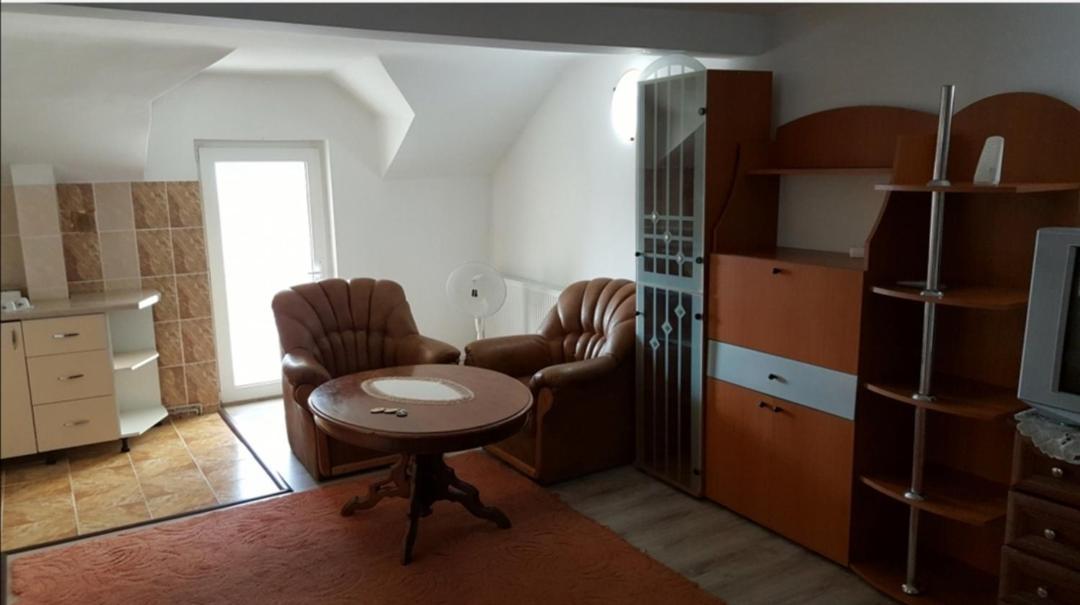 Habibi Aparthotel Pascani ภายนอก รูปภาพ