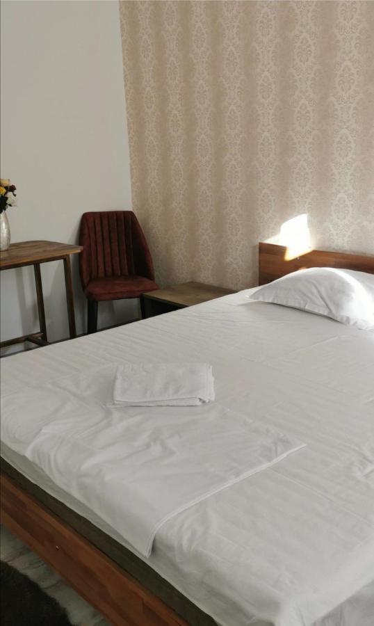 Habibi Aparthotel Pascani ภายนอก รูปภาพ