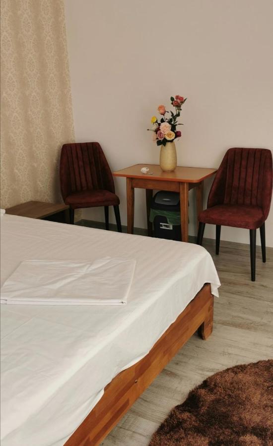 Habibi Aparthotel Pascani ภายนอก รูปภาพ